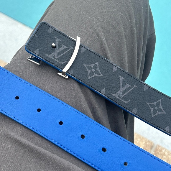 Selling this brand new Louis Vuitton reversible belt.Fits 30-36 waste. NW - Picture 2 of 8